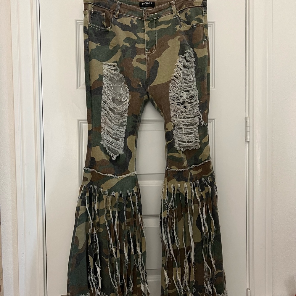 CAMO flared fringe pants 35 inch waist stretch Jean material.